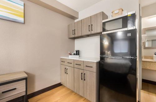 Lawrenceville Hotel | Convenient HomeTowne Studios by Red Roof in Princeton