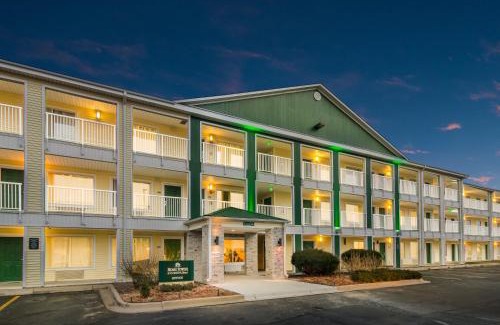 Glendale Hotel | Convenient HomeTowne Studios by Red Roof in Denver