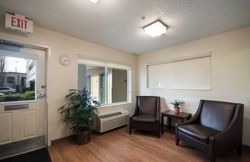 Kent Hotel | Comfortable HomeTowne Studios in Kent/Des Moines, WA