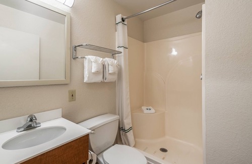 Spokane Valley Hotel | Convenient HomeTowne Studios by Red Roof in Spokane Valley