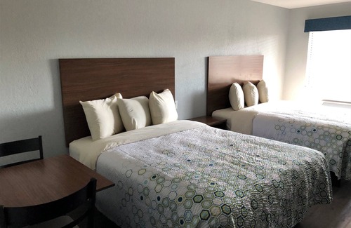 Arena District Hotel | Budget-Friendly Stay at HomeTowne Studios San Antonio E
