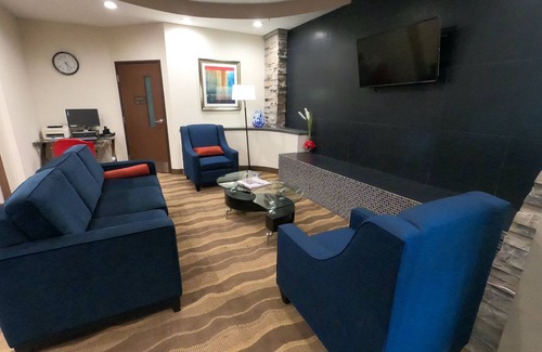 Washington Hotel | Comfortable Stay at Hometowne Studios & Suites, Washington