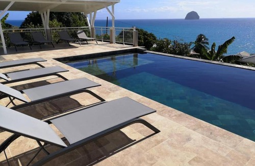 Le Diamant Apartment | Oceanfront Retreat at Homevasion Martinique - Rated 9/10