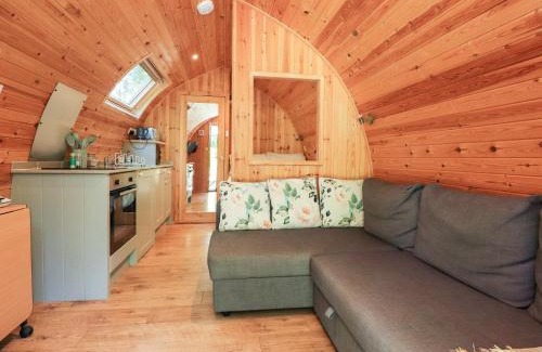 Knott End-on-Sea House | Inviting Homewood Pod: A Premier 4-Star Stay Awaits