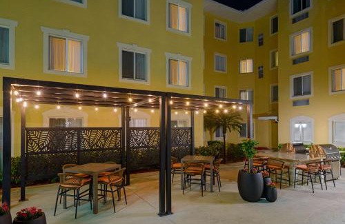 Bonita Springs Hotel | Pet-Friendly Homewood Suites in Bonita Springs, 8.3/10 Rated