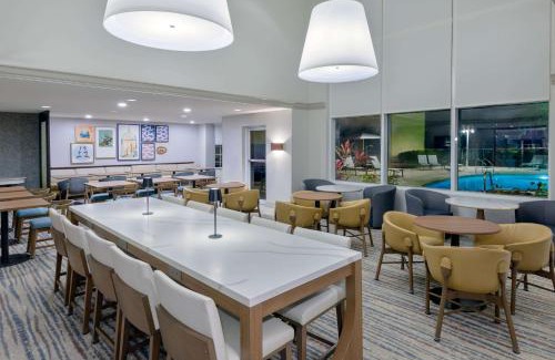 Bonita Springs Hotel | Pet-Friendly Homewood Suites in Bonita Springs, 8.3/10 Rated
