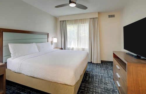 Mount Pleasant Hotel | Elegant Homewood Suites by Hilton Charleston - Mt Pleasant