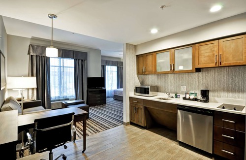 West Chester Hotel | Modern Suites at Homewood by Hilton Cincinnati/West Chester