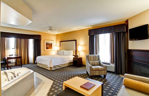 Gateway Hotel | Cozy Homewood Suites by Hilton in Toronto-Mississauga