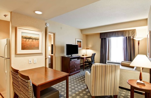 Gateway Hotel | Cozy Homewood Suites by Hilton in Toronto-Mississauga