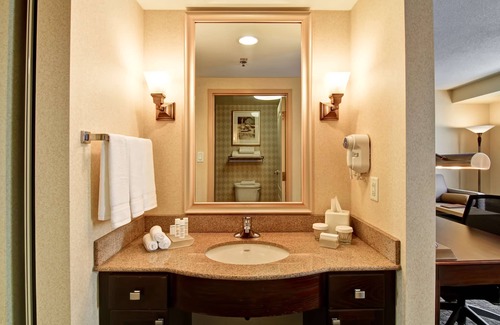 Gateway Hotel | Cozy Homewood Suites by Hilton in Toronto-Mississauga