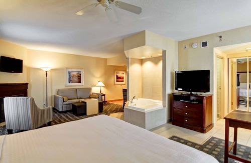 Gateway Hotel | Cozy Homewood Suites by Hilton in Toronto-Mississauga