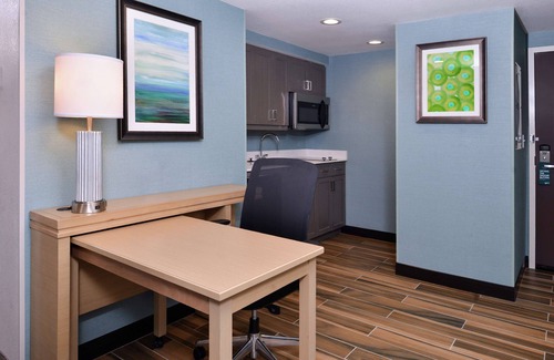 Des Moines Hotel | Top-Rated Homewood Suites by Hilton Des Moines Airport Stay