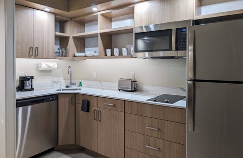 Wheatland Hotel | Discover Comfort at Oklahoma City Airport Hotel & Suites