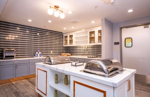 Hoover Hotel | Inviting Homewood Suites by Hilton Birmingham with Pool & Breakfast