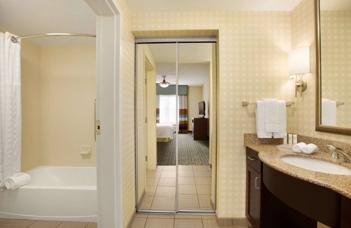 Biggar Hotel | Experience Homewood Suites by Hilton Fort Myers Airport