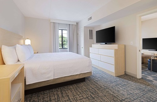Parsippany Hotel | Inviting Parsippany Suites Hotel with Pool and Spa Amenities