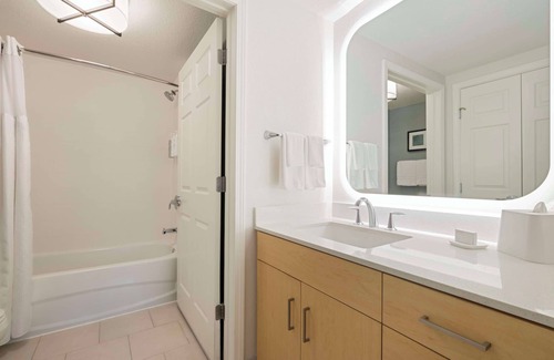 Parsippany Hotel | Inviting Parsippany Suites Hotel with Pool and Spa Amenities