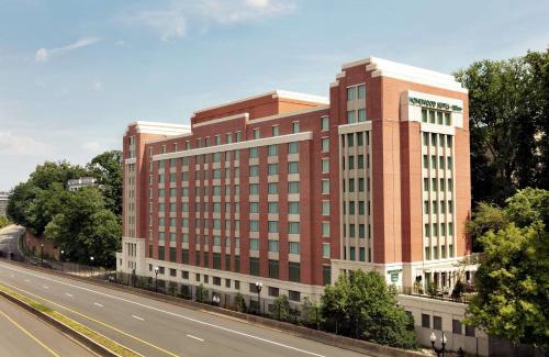 Rosslyn Hotel | Relaxing Retreat at Homewood Suites by Hilton Arlington