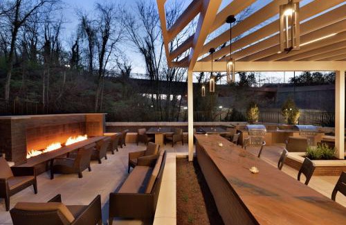 Rosslyn Hotel | Relaxing Retreat at Homewood Suites by Hilton Arlington