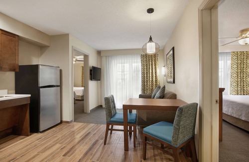 Waldron Hotel | Comfortable Homewood Suites Near Kansas City Airport