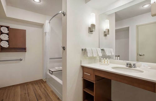 Waldron Hotel | Comfortable Homewood Suites Near Kansas City Airport