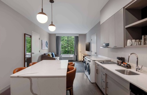 Grant Creek Hotel | Comfortable Homewood Suites Near Missoula with Pool & Breakfast