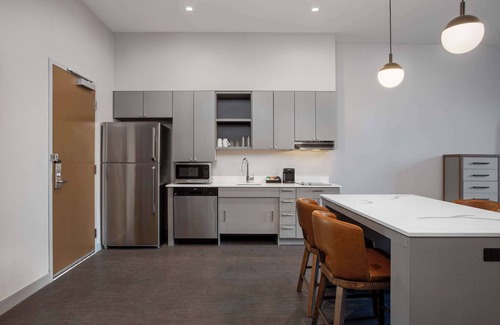 Grant Creek Hotel | Comfortable Homewood Suites Near Missoula with Pool & Breakfast