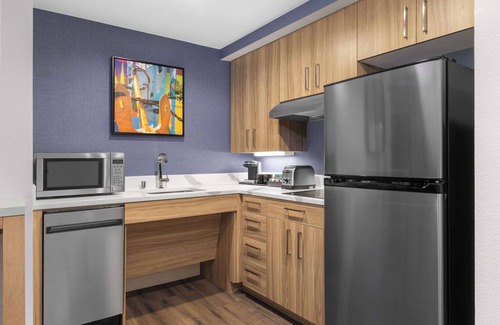 Naval Training Center Hotel | Discover Homewood Suites by Hilton San Diego Airport