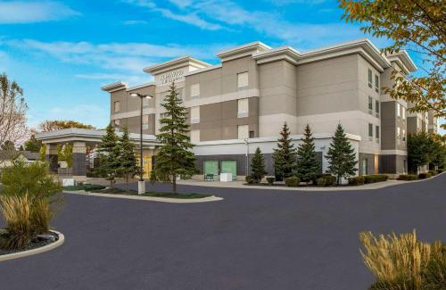 Winnipeg Hotel | Welcoming Homewood Suites by Hilton Winnipeg Airport Stay