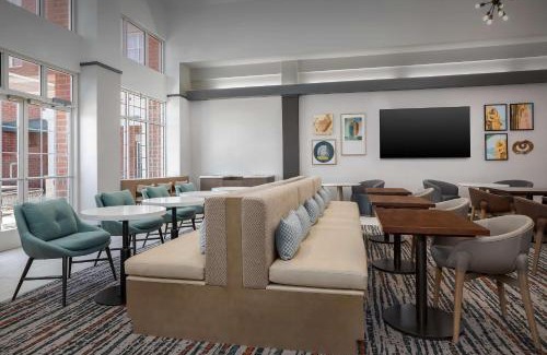 Solon Hotel | Comfortable Homewood Suites by Hilton Cleveland-Solon Stay
