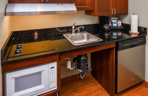 Raisin Hotel | Family-Friendly Homewood Suites by Hilton Fresno with Spa