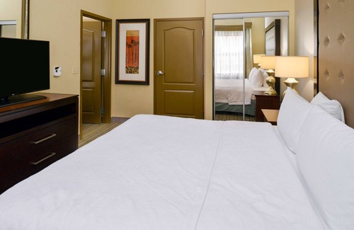 Raisin Hotel | Family-Friendly Homewood Suites by Hilton Fresno with Spa