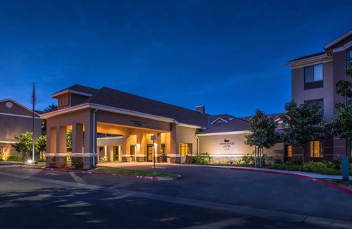 Raisin Hotel | Discover Homewood Suites by Hilton Fresno: Pool & Pet Friendly