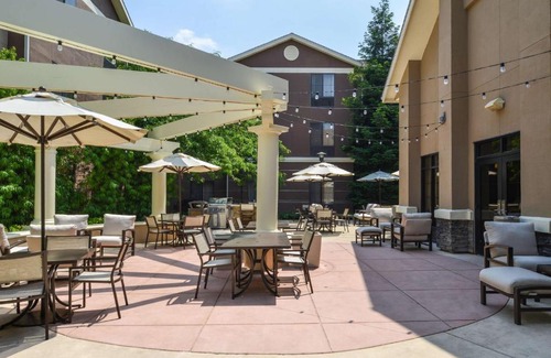 Raisin Hotel | Discover Homewood Suites by Hilton Fresno: Pool & Pet Friendly