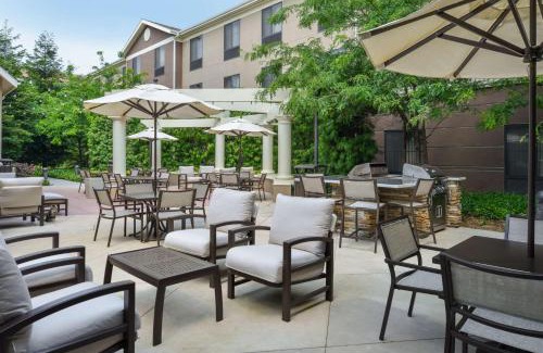 Raisin Hotel | Discover Homewood Suites by Hilton Fresno: Pool & Pet Friendly