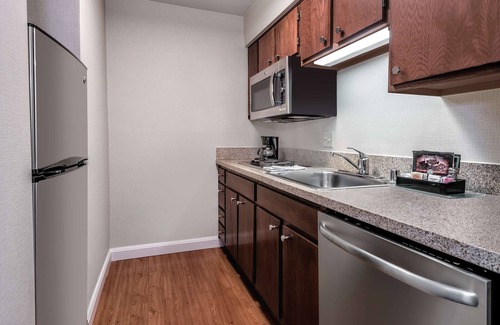 Houston Hotel | Discover Homewood Suites by Hilton near NASA with Pool & Breakfast