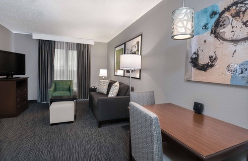 Houston Hotel | Discover Homewood Suites by Hilton near NASA with Pool & Breakfast