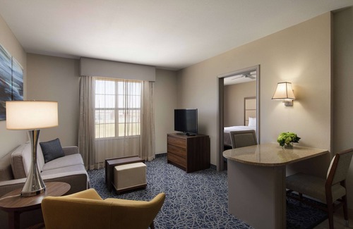 Lubbock Hotel | Cozy Homewood Suites by Hilton Lubbock with Pool & Breakfast