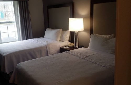 Mahwah Hotel | Comfortable Homewood Suites by Hilton Mahwah with Pool & Spa