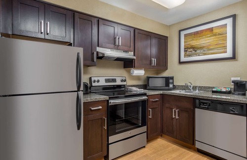 Newark Hotel | Premium Homewood Suites by Hilton Newark-Fremont Retreat
