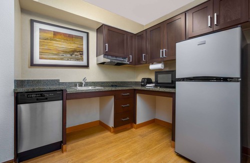 Newark Hotel | Premium Homewood Suites by Hilton Newark-Fremont Retreat