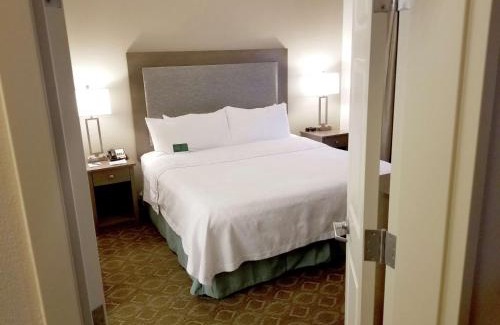 Maitland Hotel | Enjoy Family-Friendly Stays at Homewood Suites Orlando