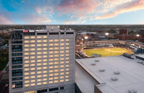 Downtown Toledo Hotel | Modern Homewood Suites in Downtown Toledo with Family Amenities