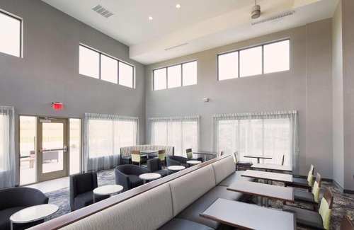 Topeka Hotel | Family-Friendly Homewood Suites with Pool & Spa in Topeka