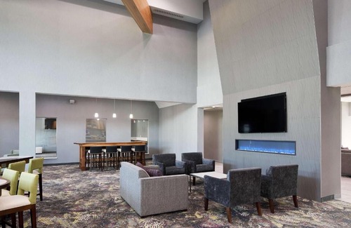 Topeka Hotel | Family-Friendly Homewood Suites with Pool & Spa in Topeka