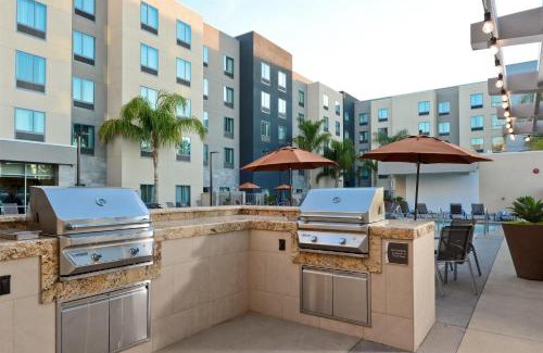 Anaheim Resort Hotel | Family-Friendly Homewood Suites by Hilton near Disneyland