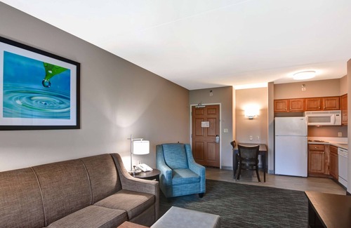 Fox Valley Hotel | Cozy Homewood Suites by Hilton Aurora Naperville Awaits