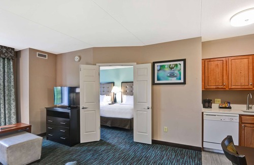 Fox Valley Hotel | Cozy Homewood Suites by Hilton Aurora Naperville Awaits