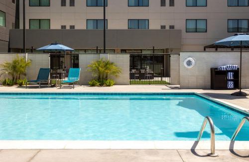 Los Alamitos Hotel | Comfortable Homewood Suites with Pool in Cypress, OC